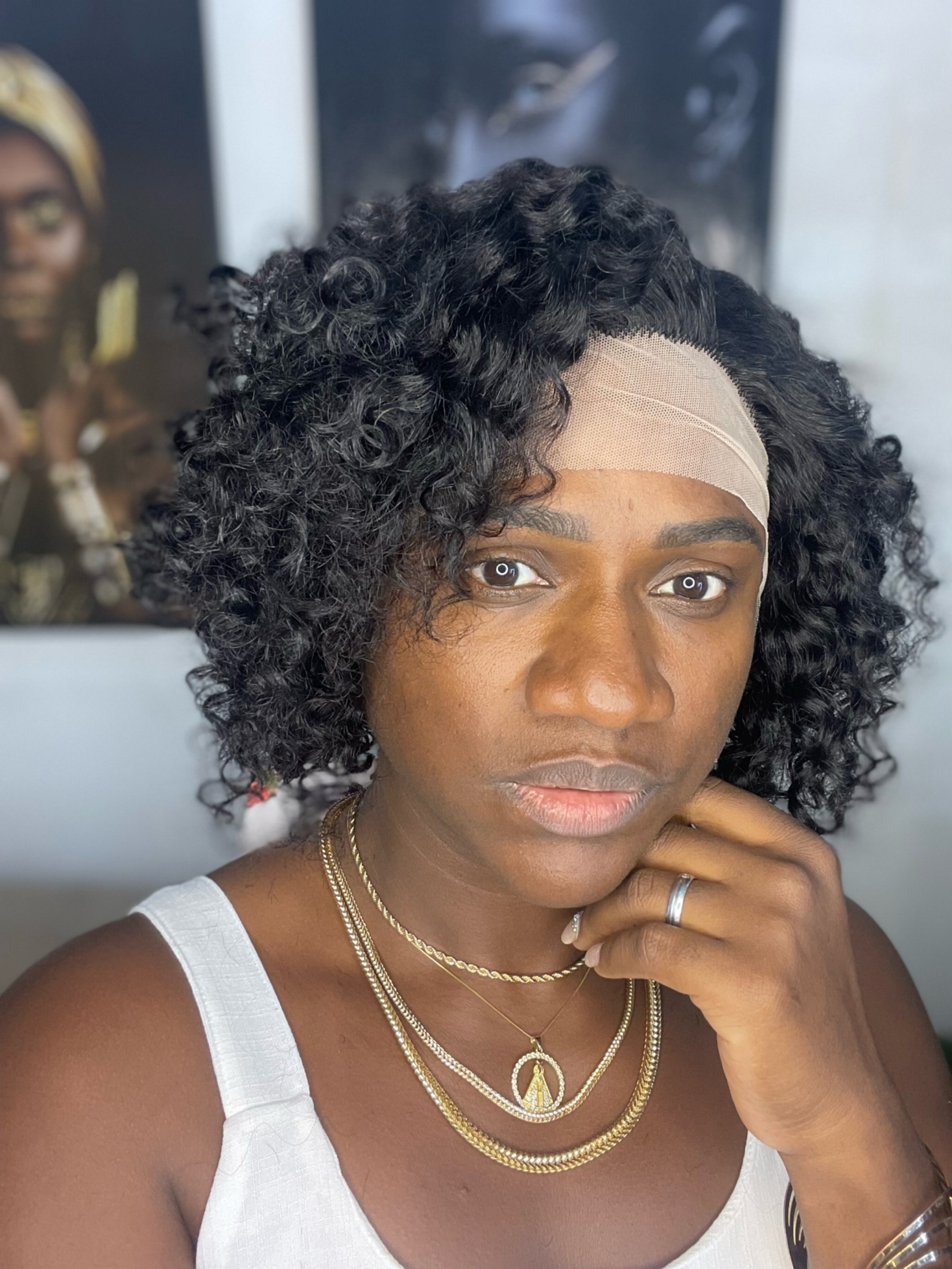 Peruca wigs cabelo humano encaracolado 35cm cor1 o nome dela é Thais